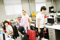 LOGOS会社見学の様子。