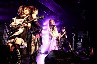 「千聖 BIRTHDAY LIVE “ROCK×ROCK11（イイ）ライブ”」のクマムシ出演時の様子。