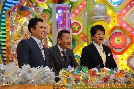 MCの(左から)くりぃむしちゅーと林修。(c)テレビ朝日