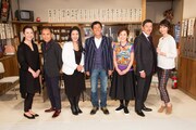 左から小川みどり、片岡鶴太郎、池上季実子、明石家さんま、大竹しのぶ、奥田瑛二、賀来千香子。 (c)TBS