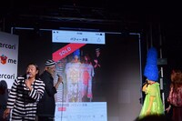 PUFFYの衣装がすぐに「SOLD OUT」となり驚く一同。