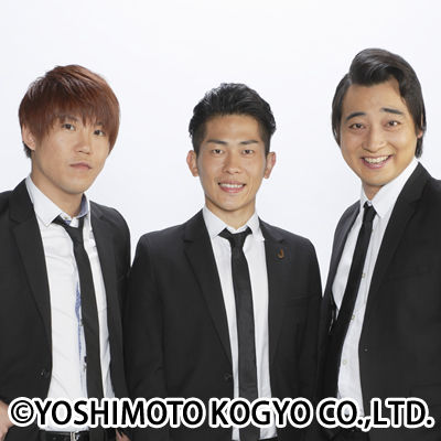 ジャングルポケット太田（中央）。