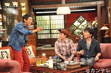 「さんまのまんま」MCの明石家さんま、ゲストのスピードワゴン井戸田、小沢（左から）。