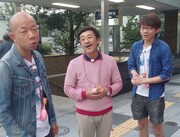 「旅ずきんちゃん」に出演する（左から）バイきんぐ小峠、具志堅用高、三四郎・小宮。(c)CBC