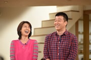 (左から)進藤晶子、加藤浩次。(c)TBS