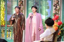 「徹子の部屋」に出演する（左から）コロッケ、美川憲一。(c)テレビ朝日