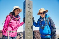 左から、桑子真帆（NHKアナウンサー）とタモリ。(c)NHK