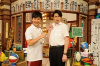 「しくじり先生 俺みたいになるな!!」レギュラーのオードリー若林、平成ノブシコブシ吉村（左から）。