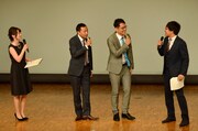 ゲスト出演したナイツ(中央)。