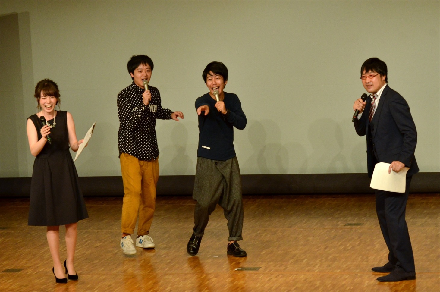 ゲスト出演したうしろシティ（中央）。