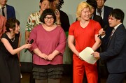メイプル超合金(手前中央)
