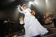 「The Vanishing Bride Tour 2015 ～消えた花嫁を探せ！～」の千秋楽公演に登場したハリセンボン春菜。 （Photo by Azusa Takada）