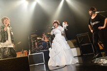 「The Vanishing Bride Tour 2015 ～消えた花嫁を探せ！～」の千秋楽公演に登場したハリセンボン春菜。 （Photo by Azusa Takada）