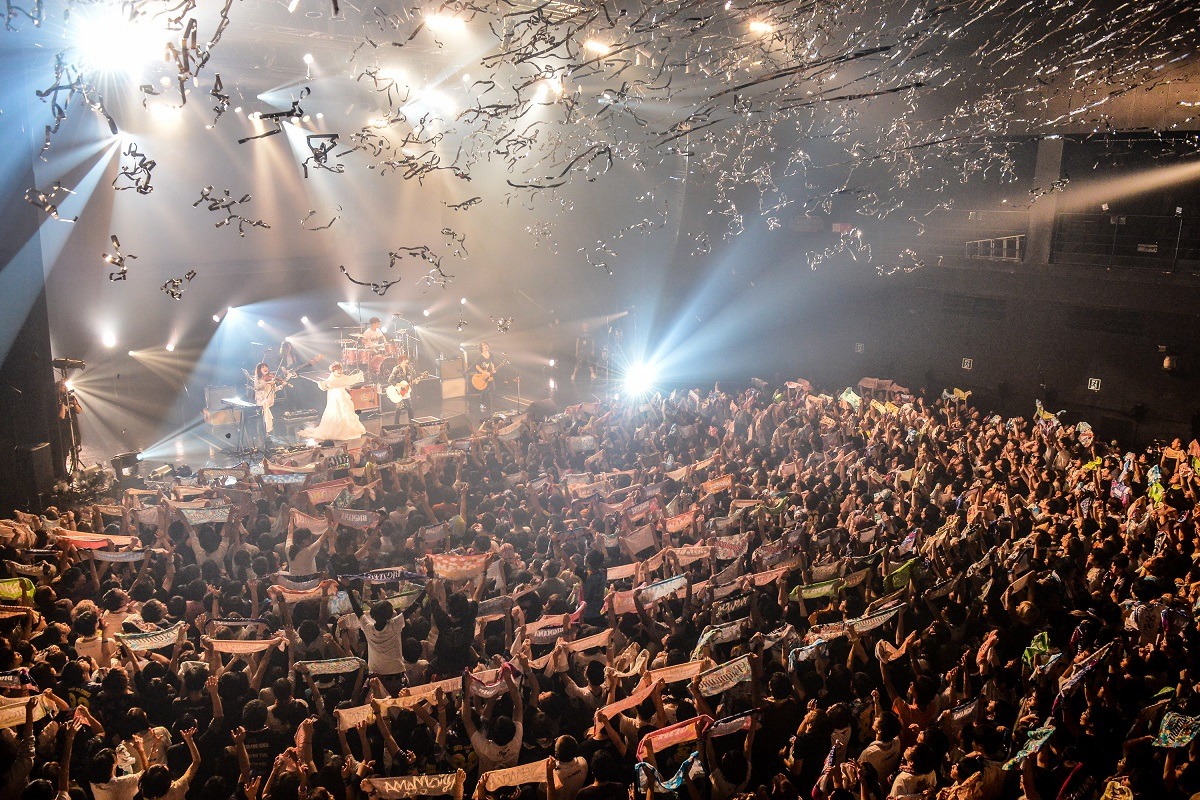「The Vanishing Bride Tour 2015 ～消えた花嫁を探せ！～」の千秋楽公演の様子。 （Photo by Azusa Takada）