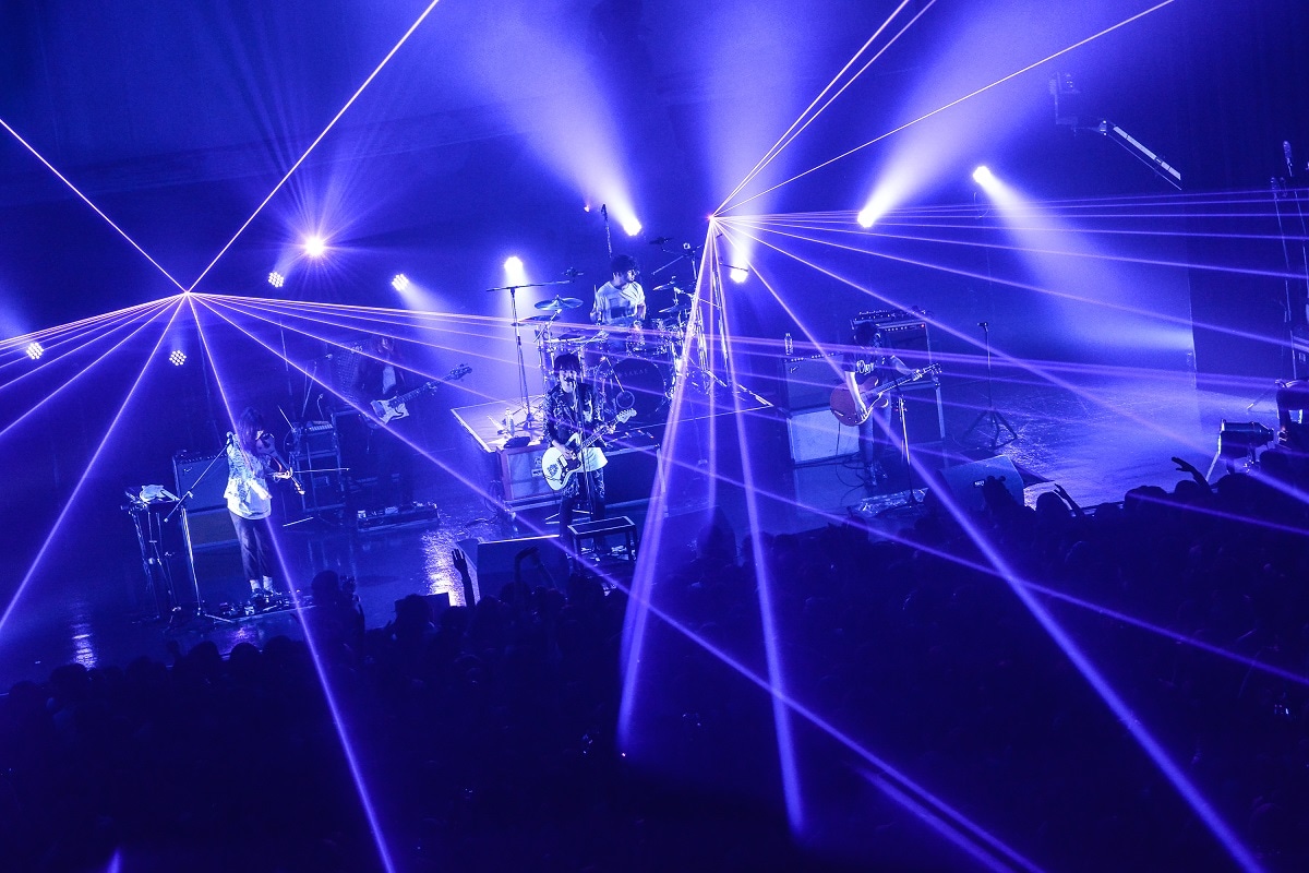 「The Vanishing Bride Tour 2015 ～消えた花嫁を探せ！～」の千秋楽公演の様子。 （Photo by Azusa Takada）
