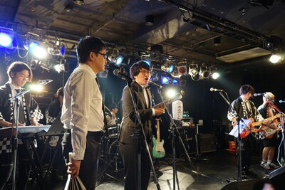 以前に行われた商店街バンドのライブの様子。