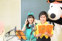 アフレコに挑戦する（左から）芦田愛菜、鈴木福。