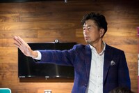 「『踊る大宣伝会議、或いは私は如何にして踊るのを止めてゲームのルールを変えるに至ったか。』Season2」のワンシーン。