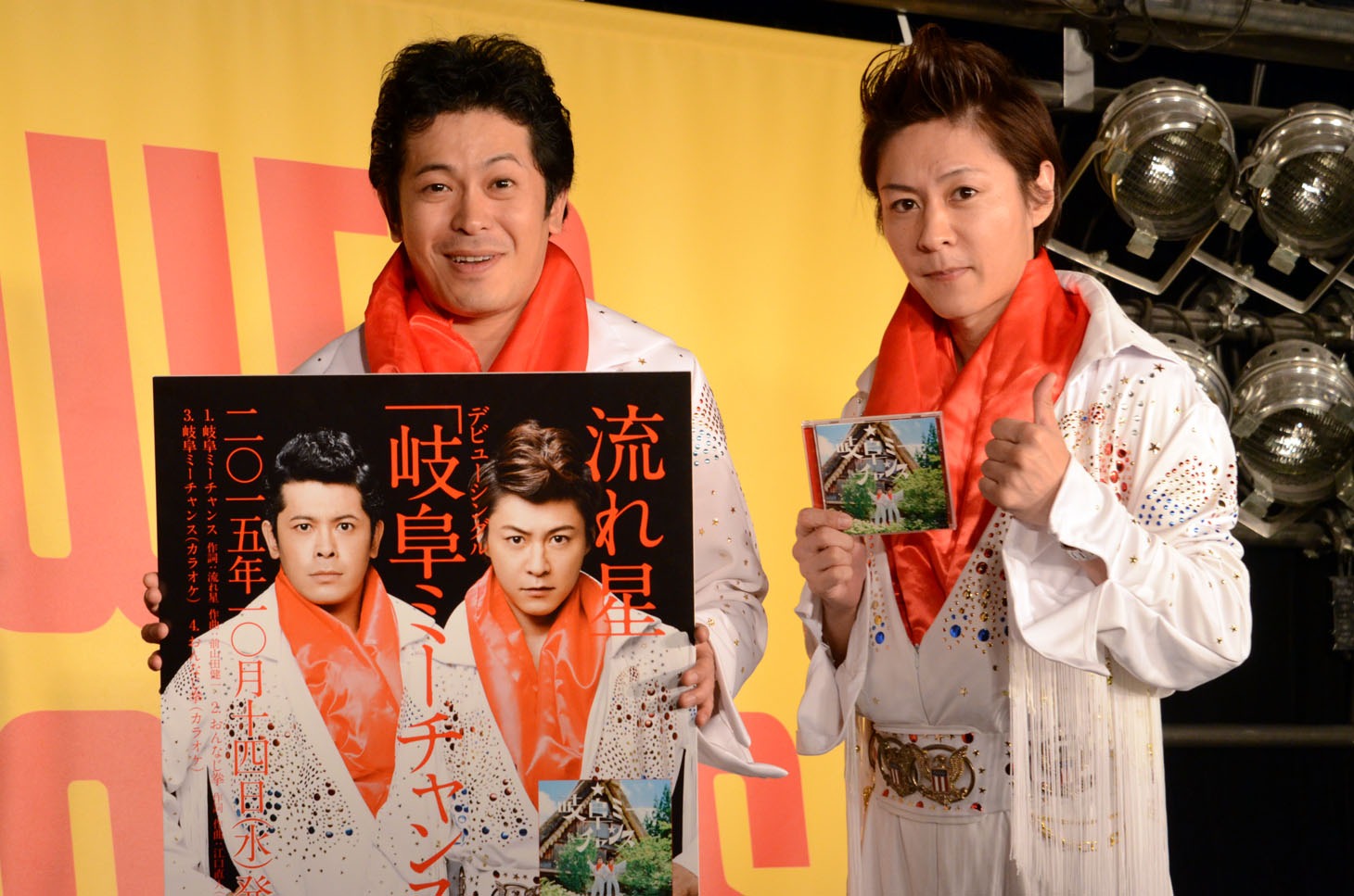 囲み取材に応じた流れ星。