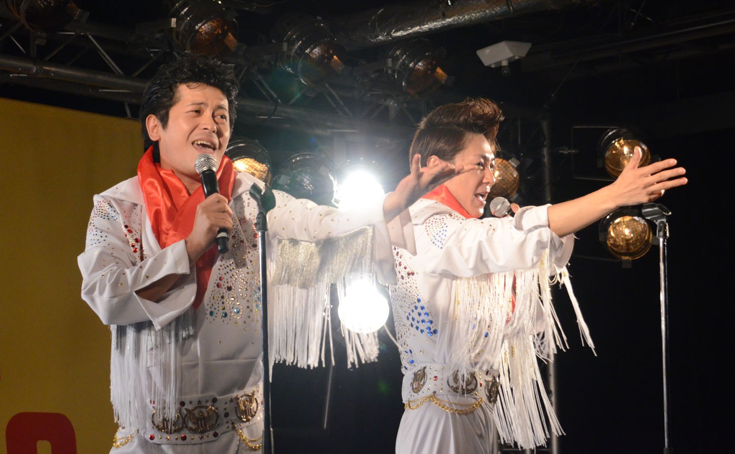 「岐阜ミーチャンス」を披露する流れ星。