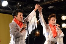 「岐阜ミーチャンス」を披露する流れ星。