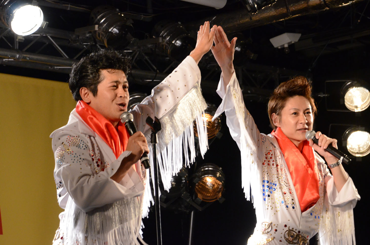 「岐阜ミーチャンス」を披露する流れ星。