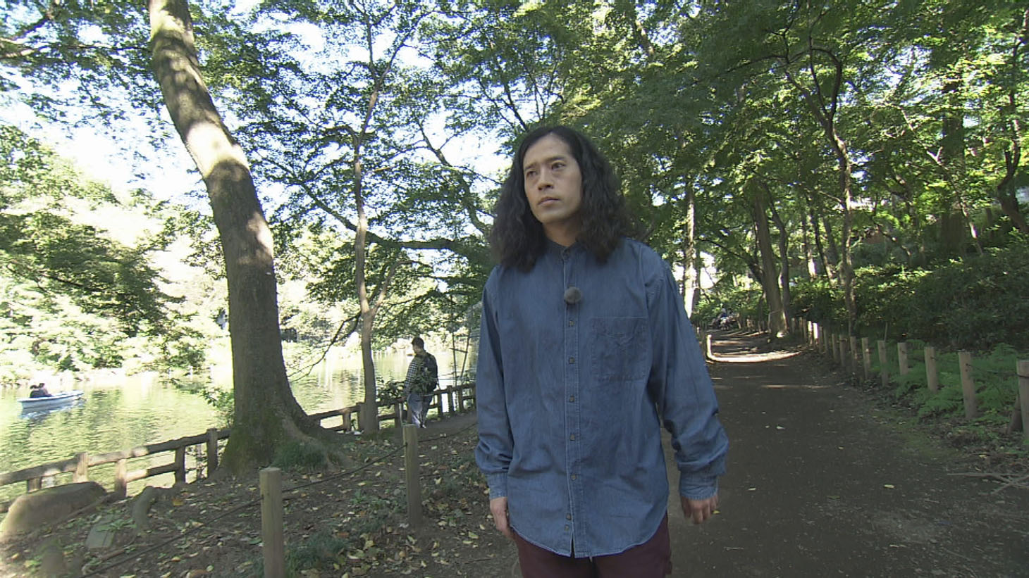 井の頭公園を訪れるピース又吉。(c)NHK