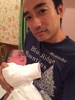 かもめんたる・岩崎う大（右）と長女。