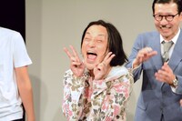 「しぇ・しぇ・しぇの人！」を披露する永野。