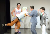 「ノーセンス入れ替わり王」の最中、突如イワイガワ岩井を突き飛ばそうとするかもめんたる槙尾。