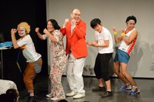 永野の持ちネタを披露する芸人たち。
