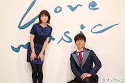 新番組「Love music」のMCを務める(左から)森高千里、アンジャッシュ渡部。 (c)フジテレビ