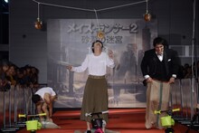 障害物競争に挑む（左から）小島よしお、おのののか、篠原信一。