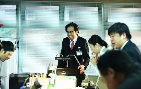 アンガールズ田中演じるコント「危機管理意識が低すぎる男」のワンシーン。(c)テレビ東京