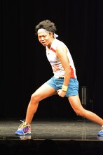 オープニングアクトを務めるサンシャイン池崎。