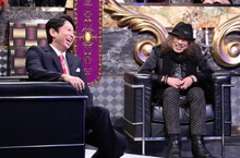 「有吉反省会」反省人の甲斐貴之（右）とMCの有吉弘行（左）。(c)日本テレビ