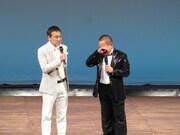 「ブッチャーブラザーズ結成35周年記念ライブ『売れるためにはやめないこと！』」のワンシーン。