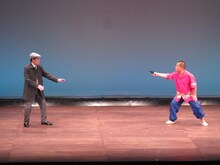 「ブッチャーブラザーズ結成35周年記念ライブ『売れるためにはやめないこと！』」のワンシーン。