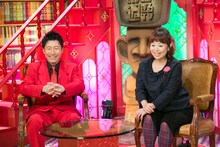 スタジオゲストのすっちーと出演者のなるみ。(c)ABC