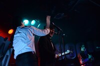 商店街バンドのライブの様子。