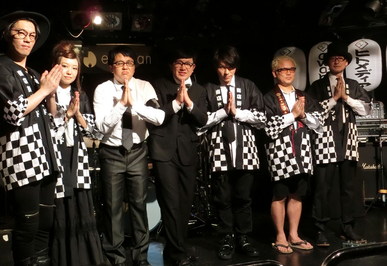 元気よく喪に服しました！アメザリら商店街バンドの“音楽葬”大盛況