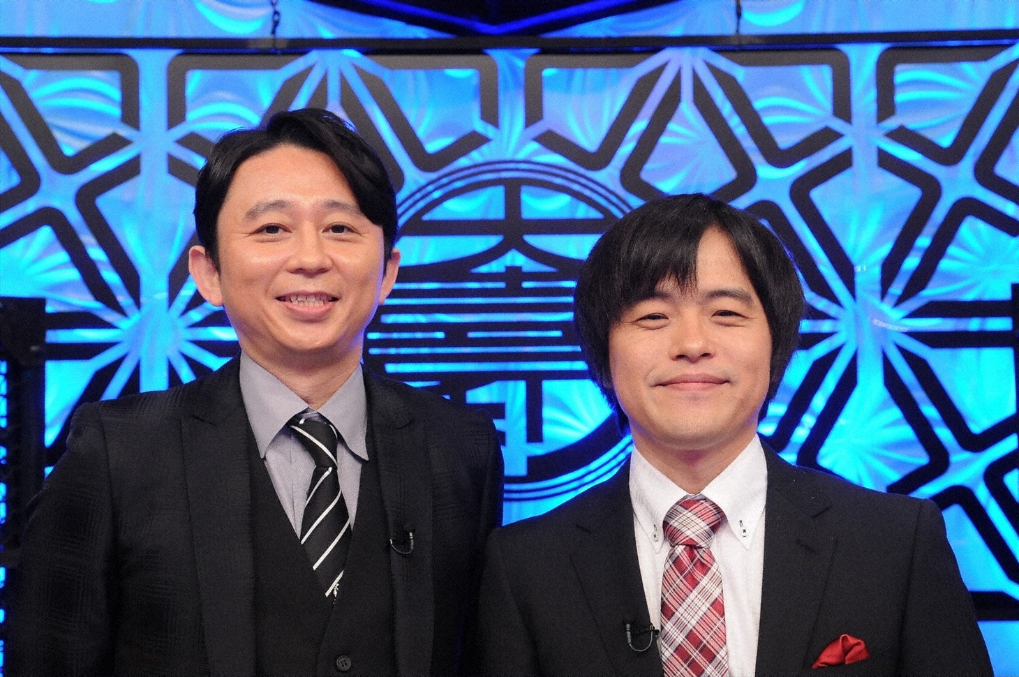 （左から）有吉弘行、バカリズム。(c)TBS