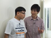 「エロメン一徹のアルティメットレクチャー」のワンシーン。左からイジリー岡田、一徹。 (c)2015 NOTTV/HORIPRO,inc