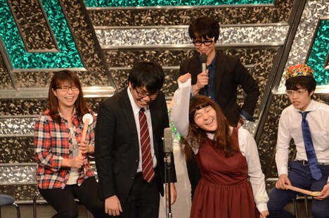 蛙亭・中野とゆにばーす・はらは王様の司令で即興漫才を披露。