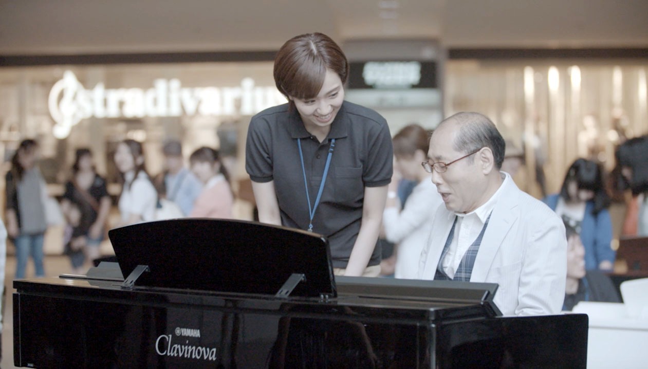 「『音楽を、もう一度。』 ヤマハ クラビノーバ CVP-700シリーズ動画」のワンシーン。