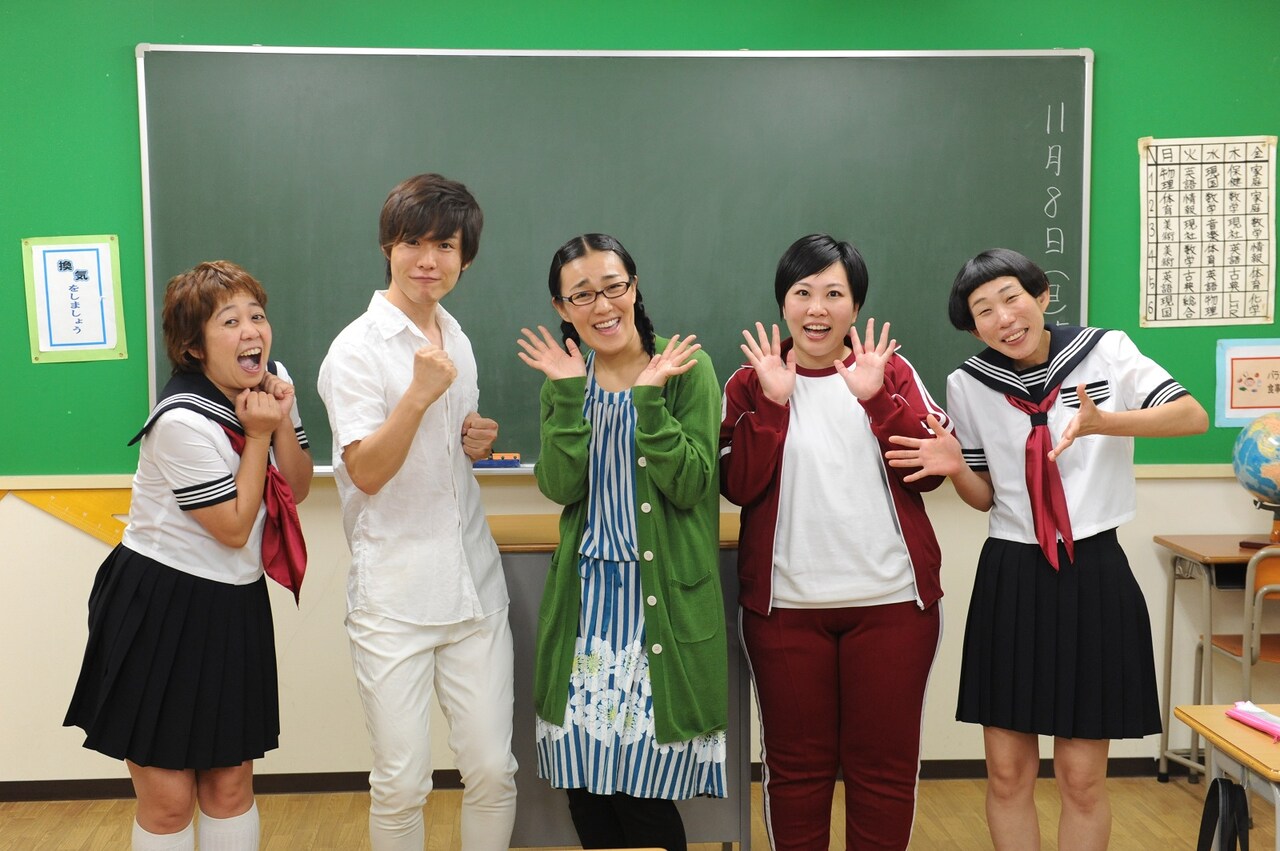 左から八幡カオル、一徹、たんぽぽ白鳥、カーネリアン海、牧野ステテコ。