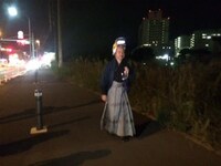 「てくてく歩いてチャリンチャリン1歩1円」のワンシーン。(c)テレビ東京