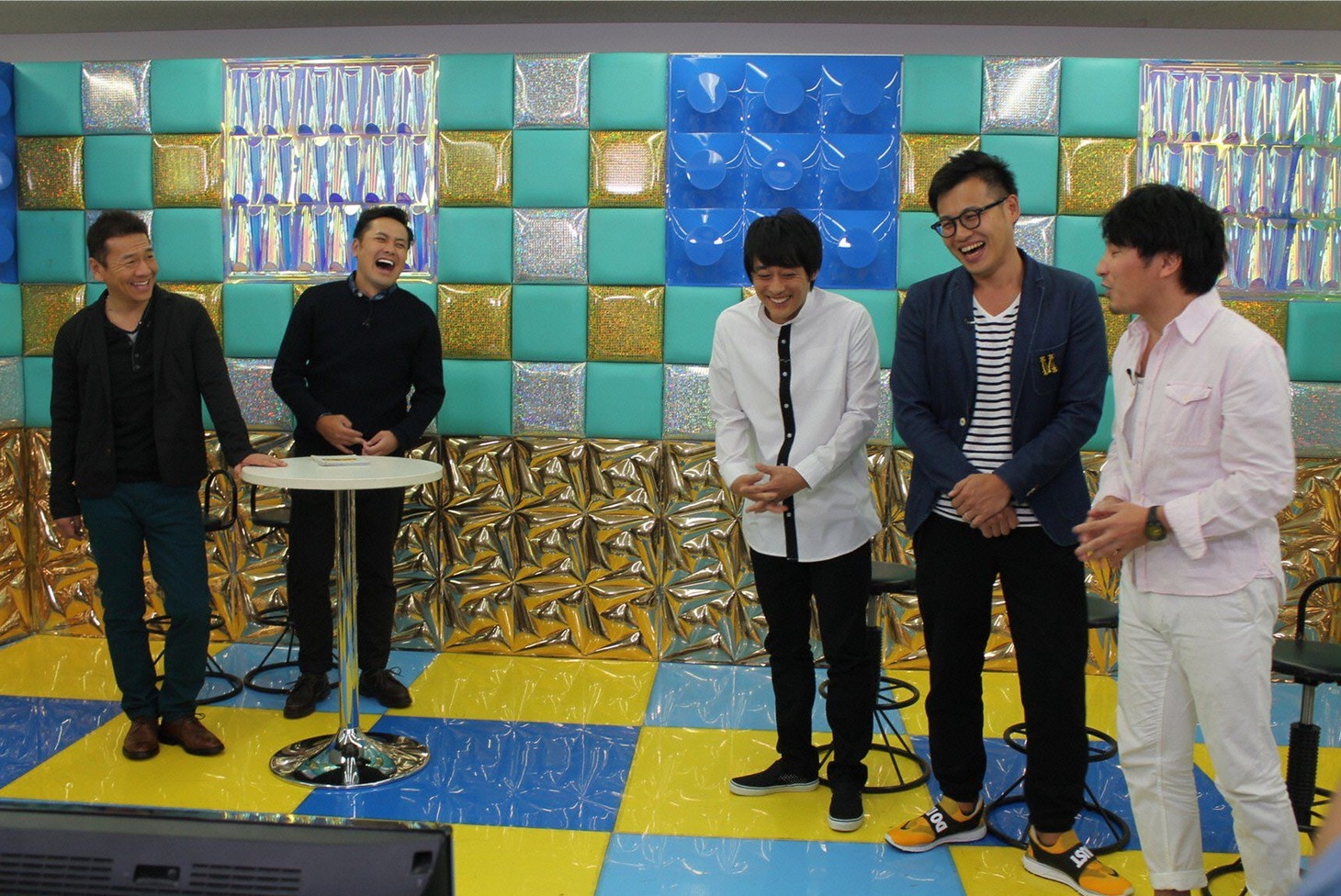 「くりぃむナンチャラ」の「あわよくば作家になろう選手権」に出演する（左から）くりぃむしちゅー、フルーツポンチ村上、アルコ＆ピース平子、シャカ大熊。(c)テレビ朝日