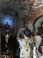 「RGと廃墟をめぐり廃墟あるあるを一個だけ見つけるバスツアー」の様子。