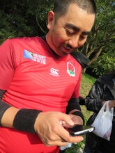 ラグビー選手・リーチマイケル本人からTwitterでメッセージが届き、慌てるレイザーラモンRG。